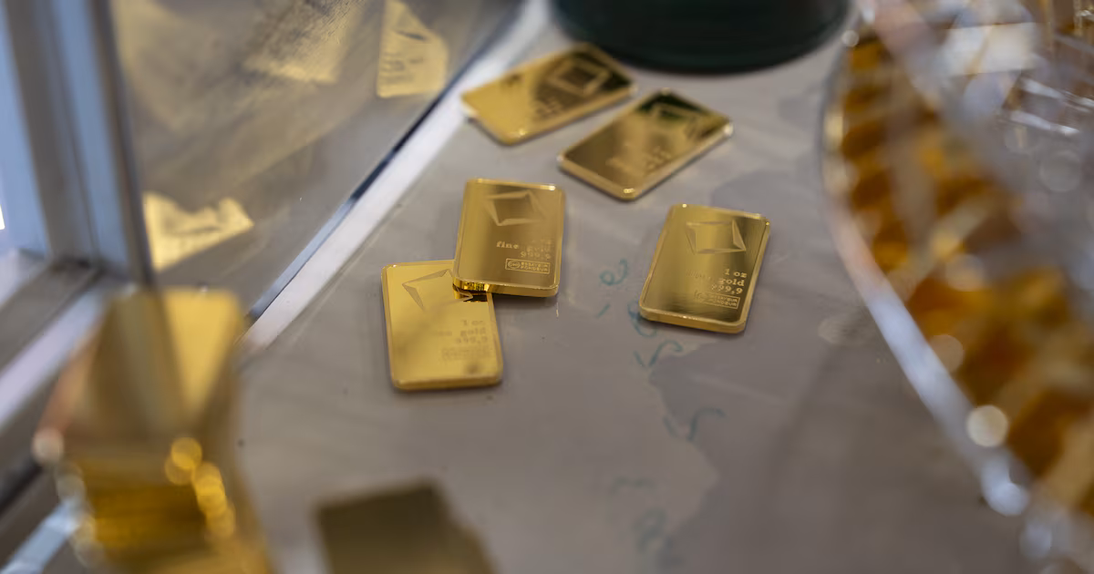 El oro desafía las leyes del mercado: ¿por qué los altos rendimientos ya no hunden al metal precioso?