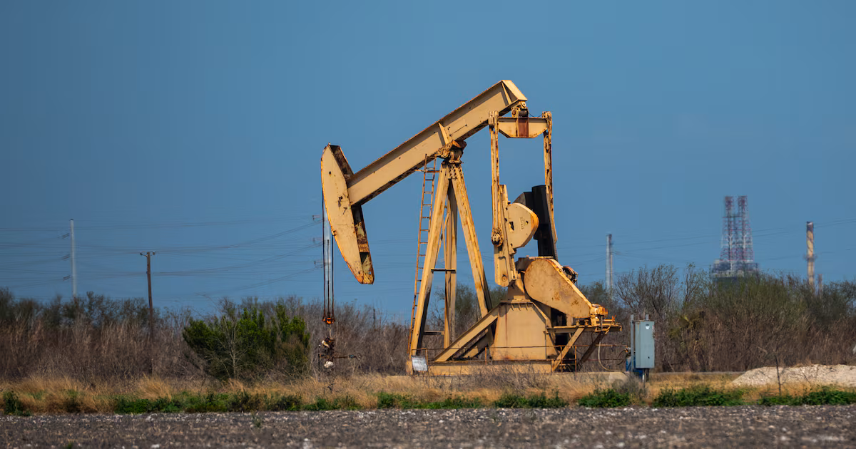 El petróleo Brent cede terreno y baja de los 100 dólares tras propuesta para liberar reservas estratégicas