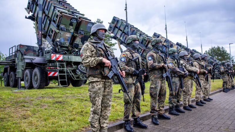 Entre presiones y escasez militar: el dilema de Ucrania frente al repliegue de Washington
