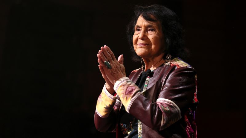 Muere Dolores Huerta a los 96 años: adiós a una titán de los derechos civiles y laborales