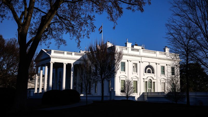 Polémica en EE.UU. por anuncios financiados con fondos públicos que exaltan el discurso político de Trump
