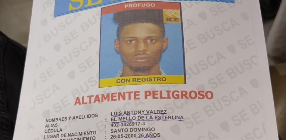 Policía apresa a implicado en el homicidio de un hombre en el kilómetro 14 de la autopista Duarte y persigue a cómplice