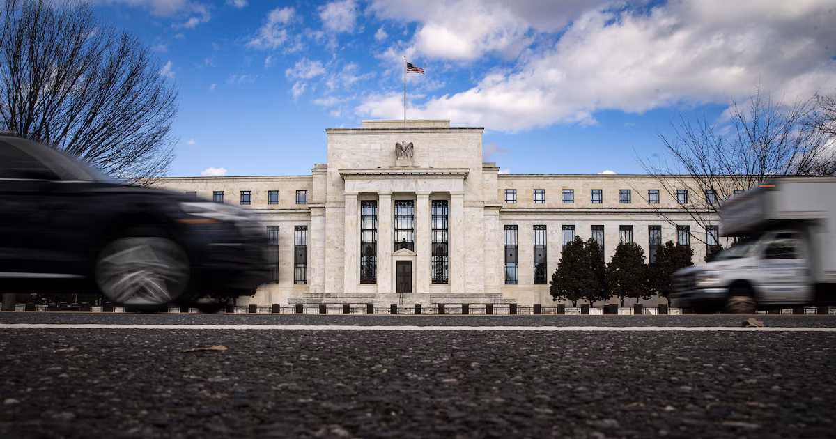 Wall Street se atrinchera: Operadores apuestan en masa contra los bonos ante el temor de nuevas alzas de la Fed