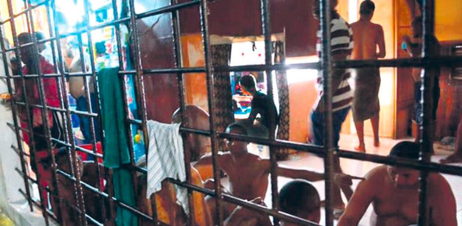 Colapso carcelario: hacinamiento en prisiones dominicanas supera el 142% impulsado por la prisión preventiva