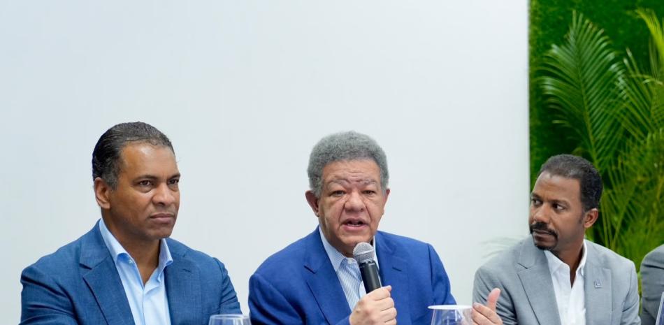 Leonel Fernández califica de "humillación internacional" el manejo del Gobierno frente al DR-CAFTA y el arroz