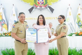 UNADE distingue a Maira Morla Pineda y a Rafael Santos Badía por apoyo a capacitación personal Fuerzas Armadas